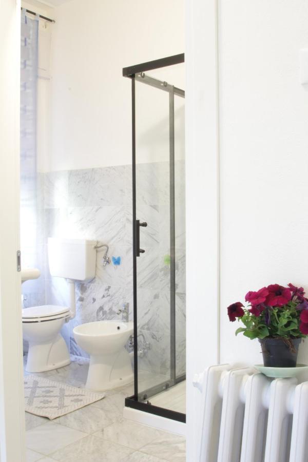 Villa Chiara Affitta Camere Carrara Exteriér fotografie